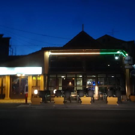 Motel Zoka Dvorovi Екстер'єр фото