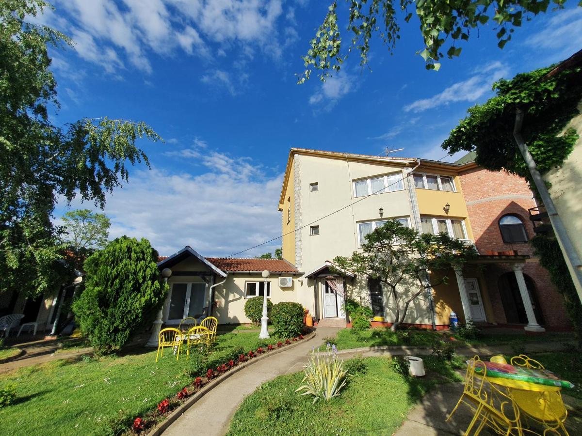 Motel Zoka Dvorovi Екстер'єр фото