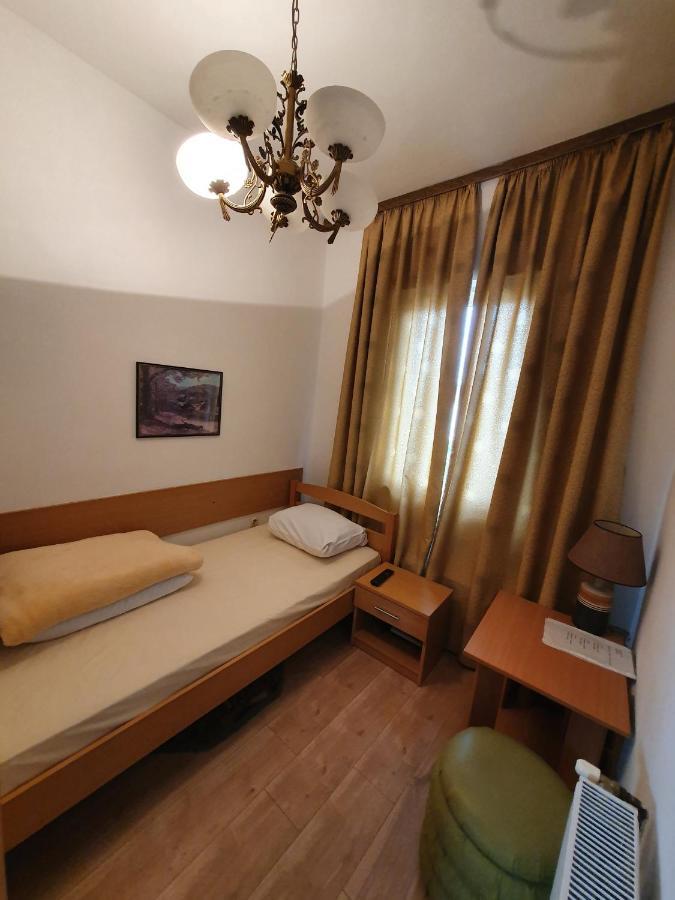 Motel Zoka Dvorovi Екстер'єр фото