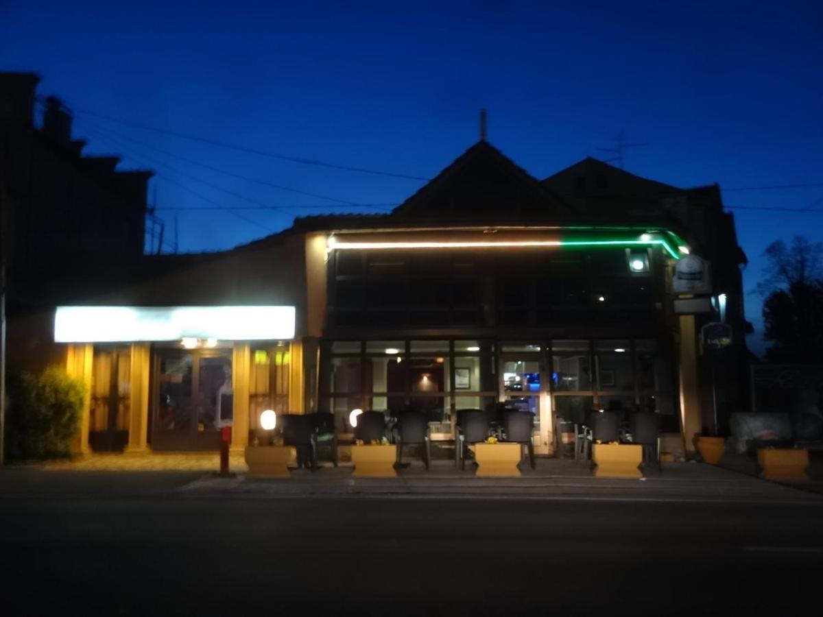 Motel Zoka Dvorovi Екстер'єр фото